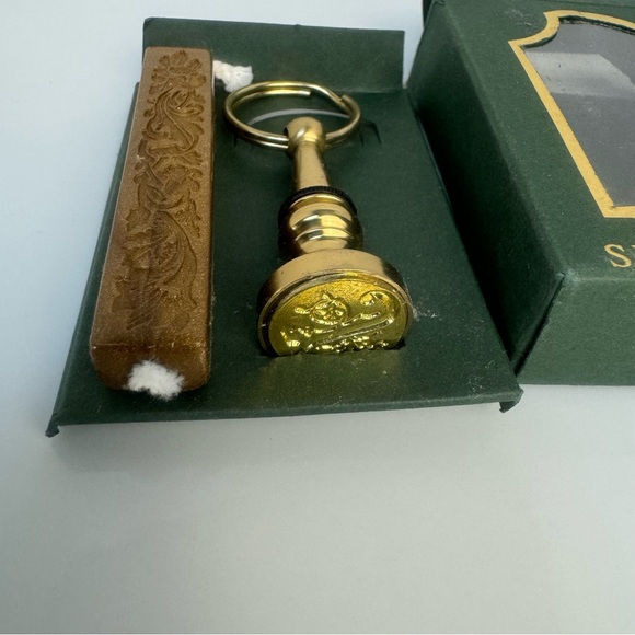 Harrod’s seal keyring Knightsbridge NWT - Picture 2 of 6